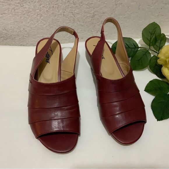 Trotters Nina Red Leather Open Toe Sling Back Low Heel Sandal.   Size 7.5 - Picture 4 of 9